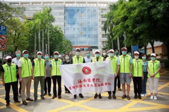 党员志愿服务队支援三亚。图片来源:437ccm必赢国际