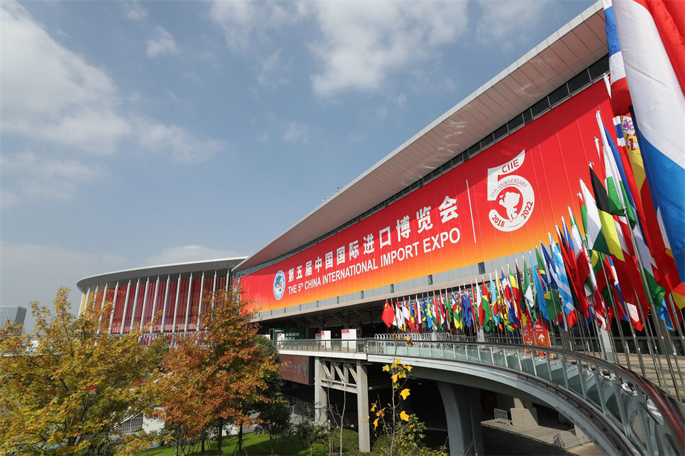 这是2022年11月2日拍摄的国家会展中心(上海)西入口处。新华社记者 方喆 摄