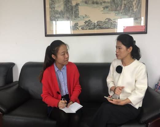 苏玉菊副院长在与人才交流(二).jpg