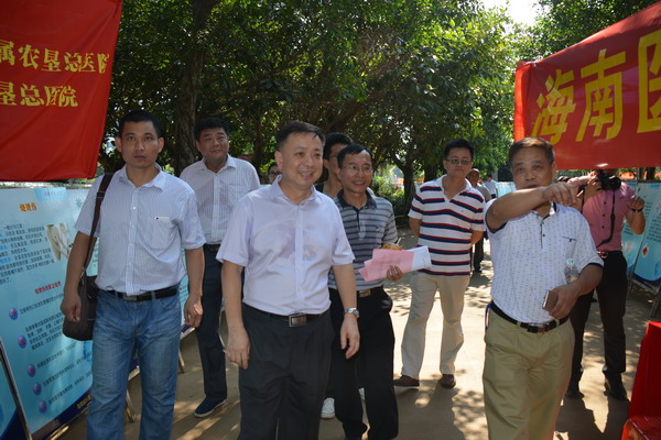 1462956531127602.jpg 海南省政协副主席、省科技厅厅长史贻云来到437ccm必赢国际展区_缩小大小.JPG