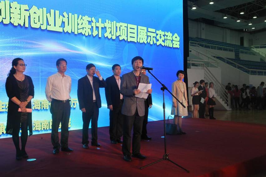 黄元华.jpg